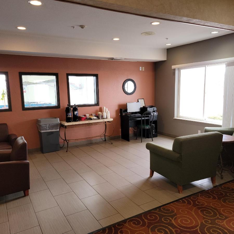 Super 8 By Wyndham Heyburn Hotel Burley Bagian luar foto
