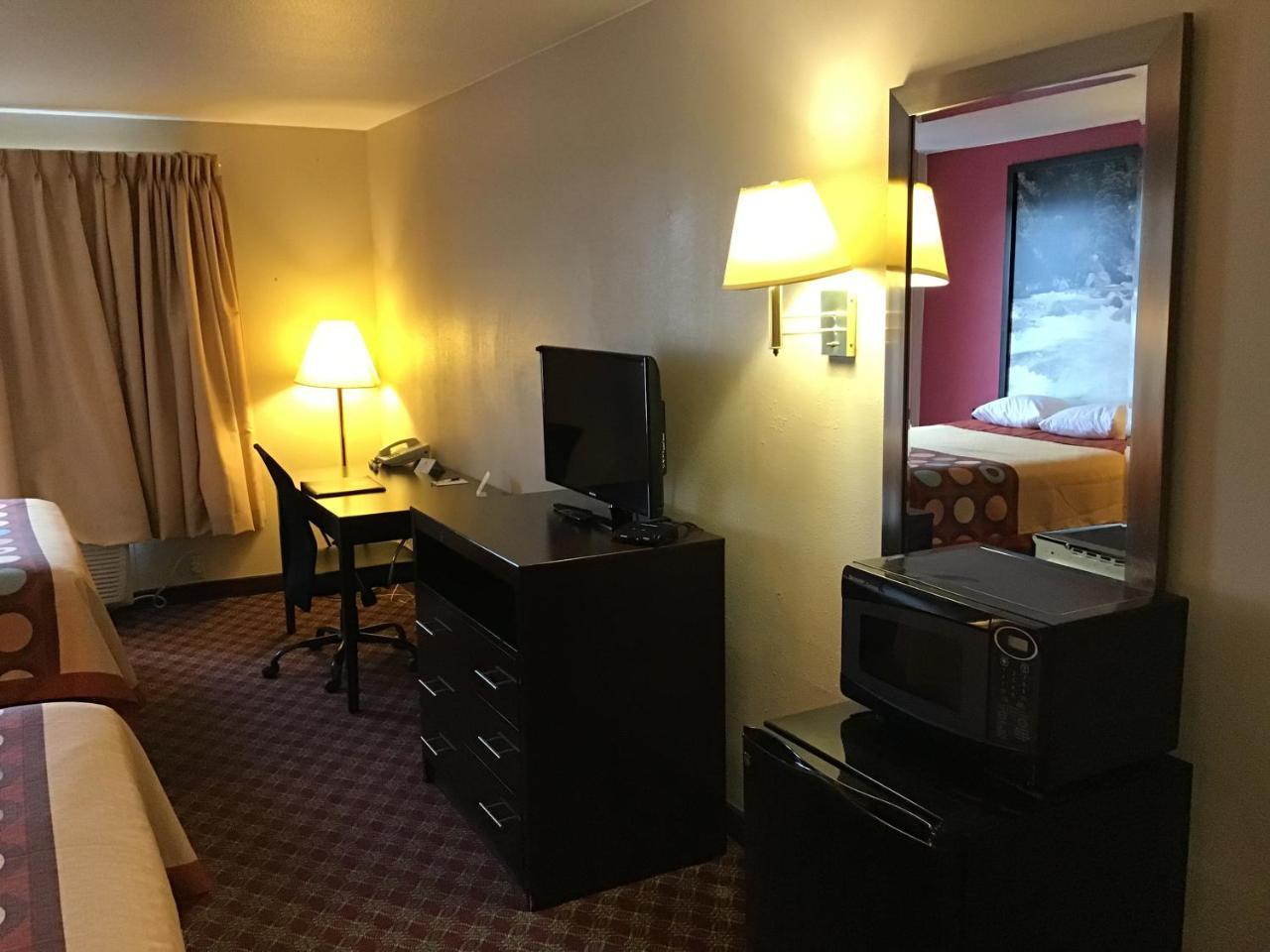 Super 8 By Wyndham Heyburn Hotel Burley Bagian luar foto